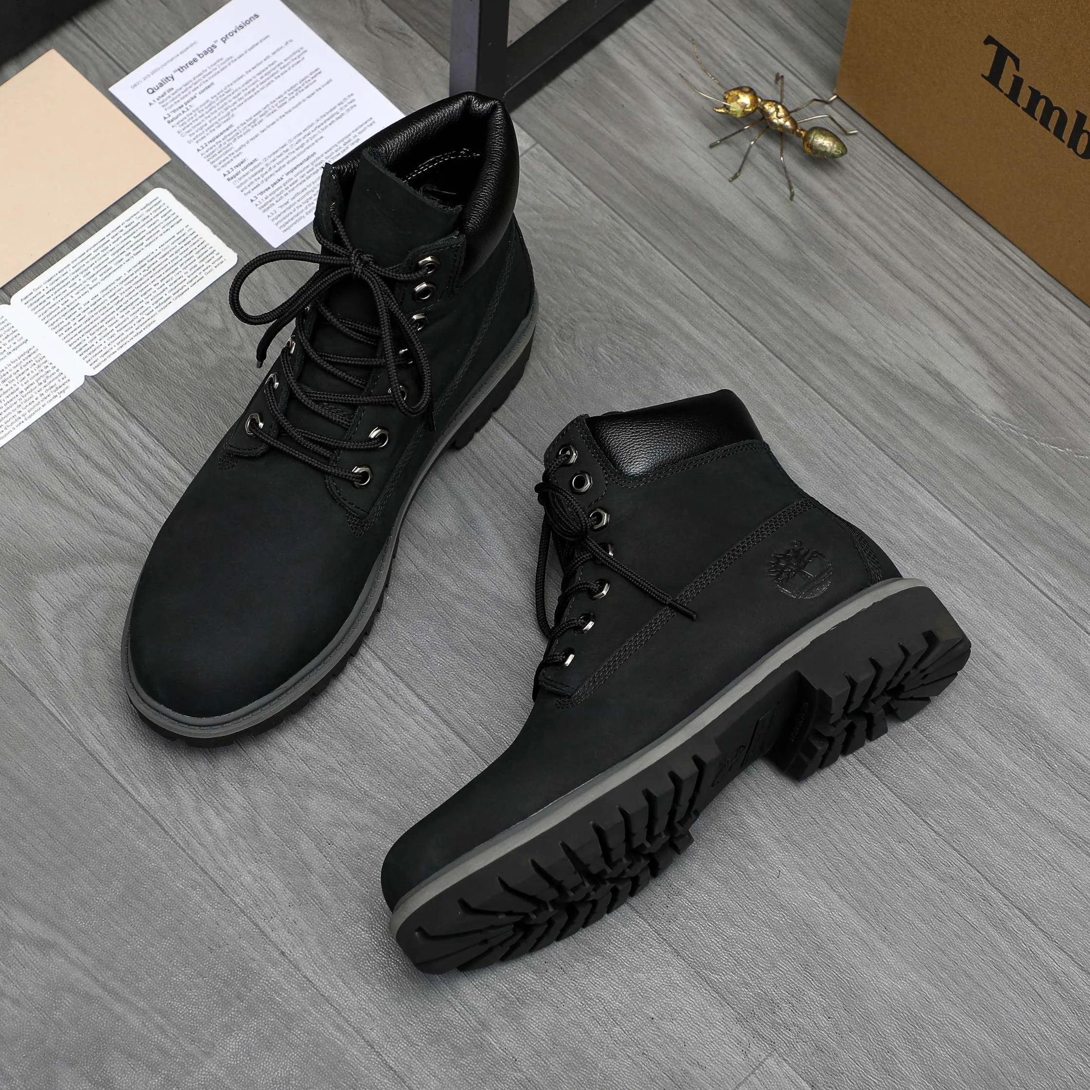 Men's shoes 💰p480 Product trademark: LV "Louis Vuitton" business lace-up high-top men's shoes Regular size: 38-44 Product material: Selected frosted cowhide upper, leather lining, original rubber outsole